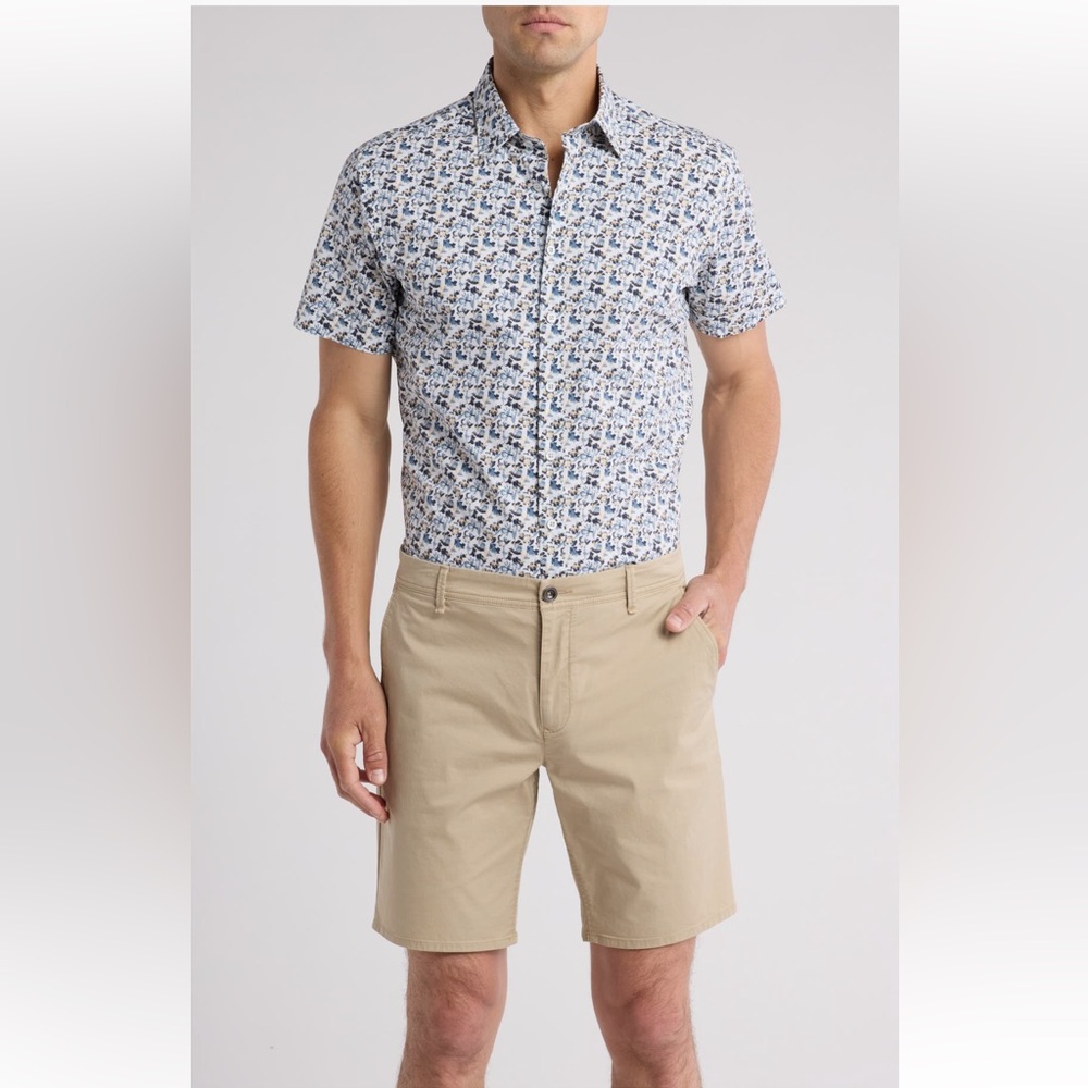 Rodd & Gunn 9” Flat Front Stretch Shorts - Tan. Size 40